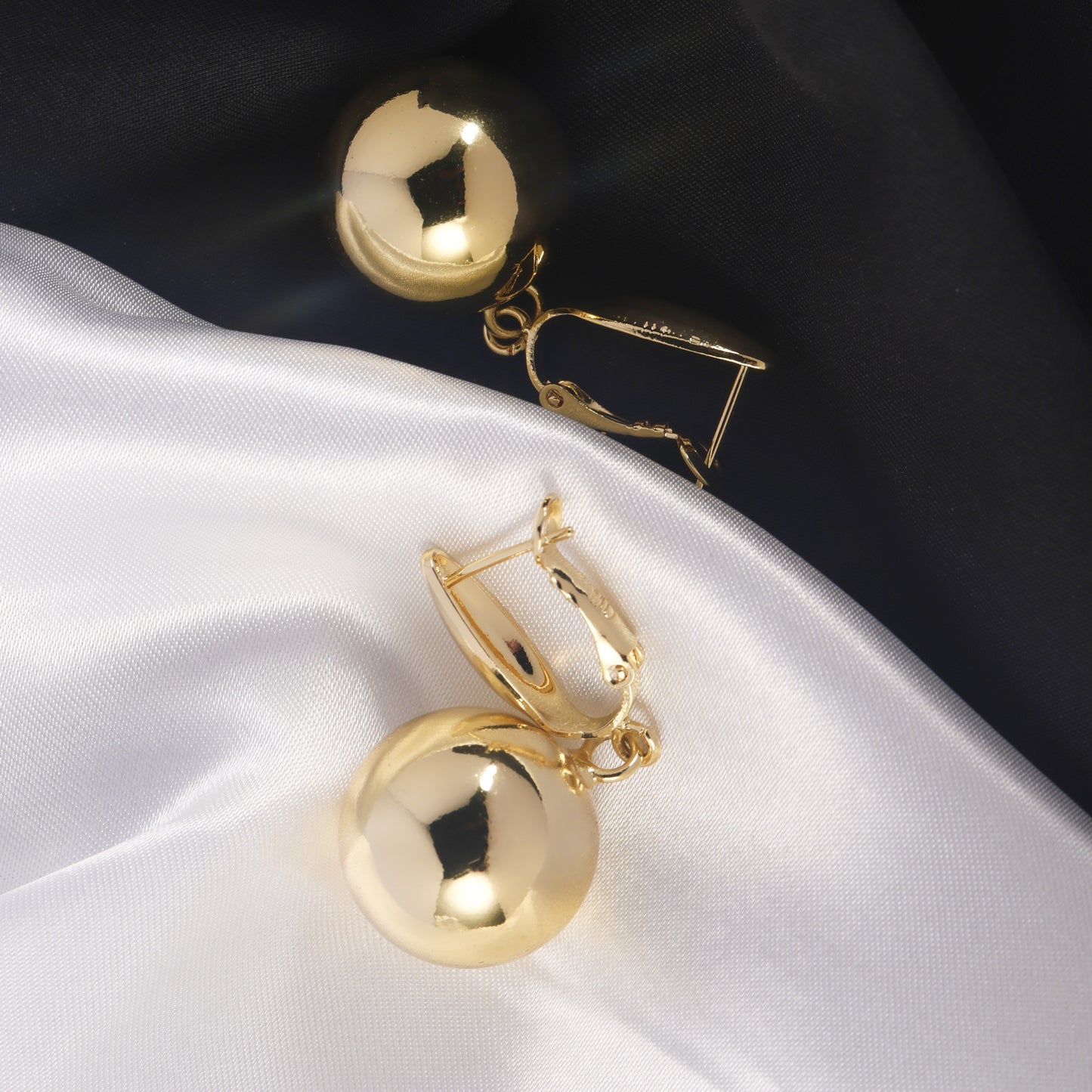 Elegant Boho-Chic 18K Gold-Plated Jewelry Set - Sleek Spherical Design Necklace & Earrings with Lobster Claw Clasp, Ideal for Daily Wear & Parties - Gift Box Included